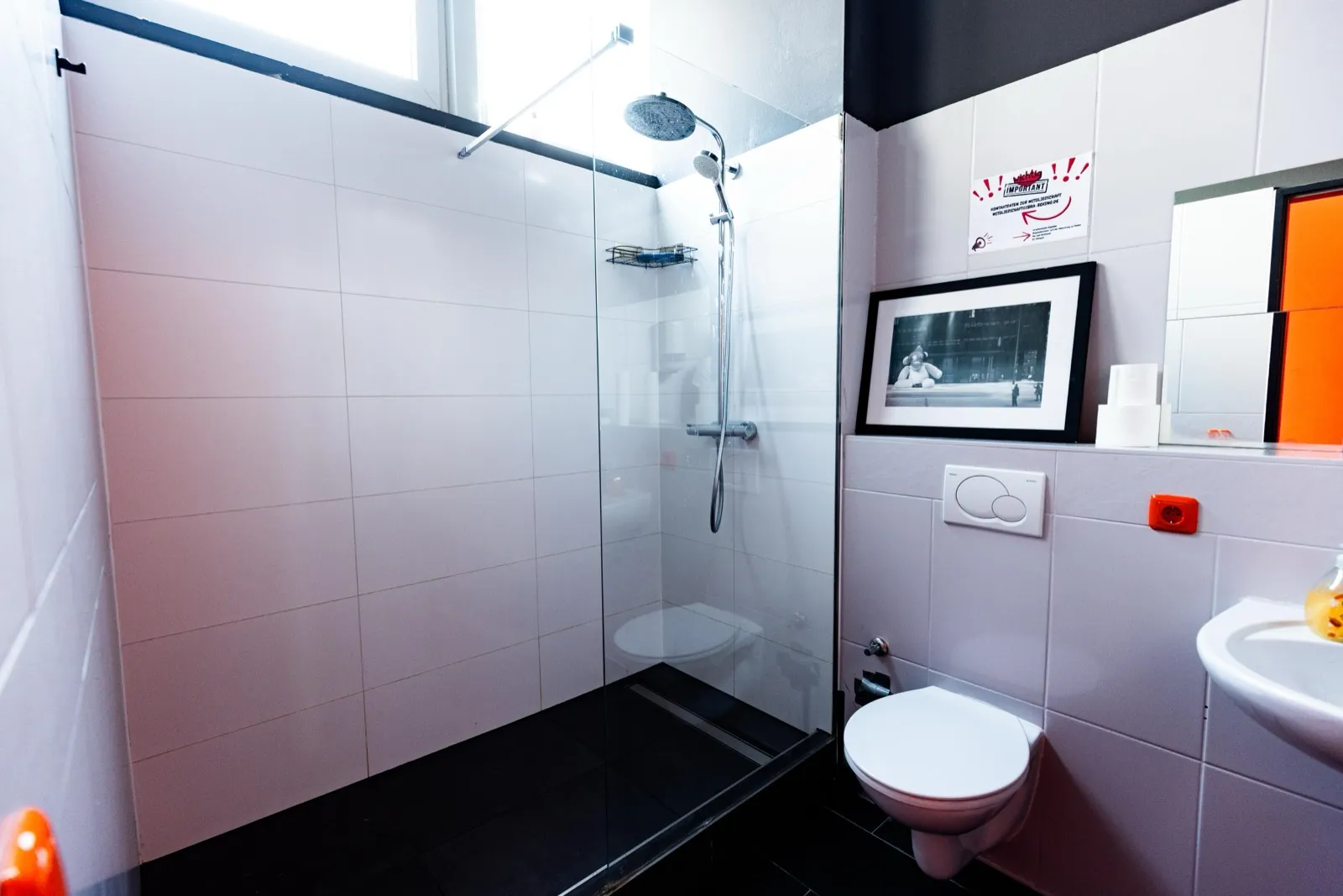 Moderne Dusche und Sanitäranlagen
