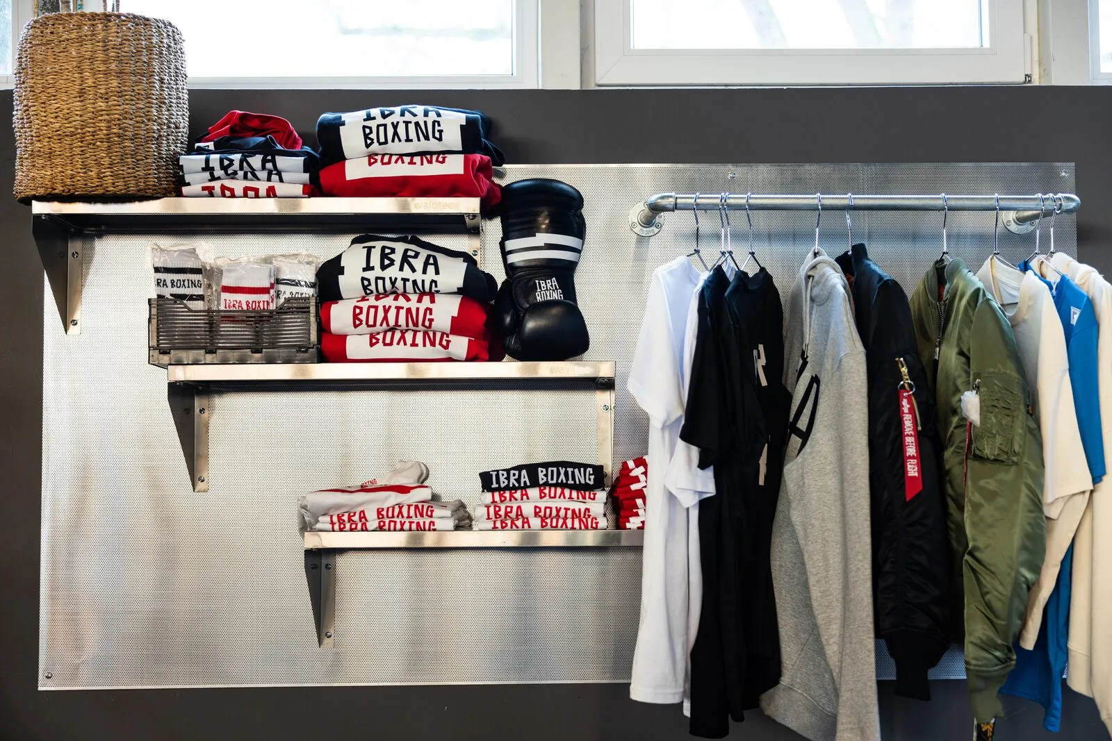 IBRA BOXING Merch – T-Shirts, Handschuhe und Zubehör